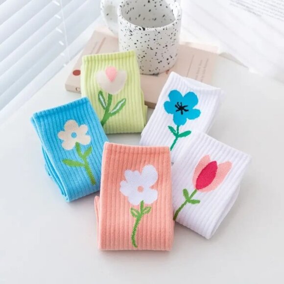 Minimal Garden Womens Flower Socks White on Pink Gift Packaged - Picture 3 of 9